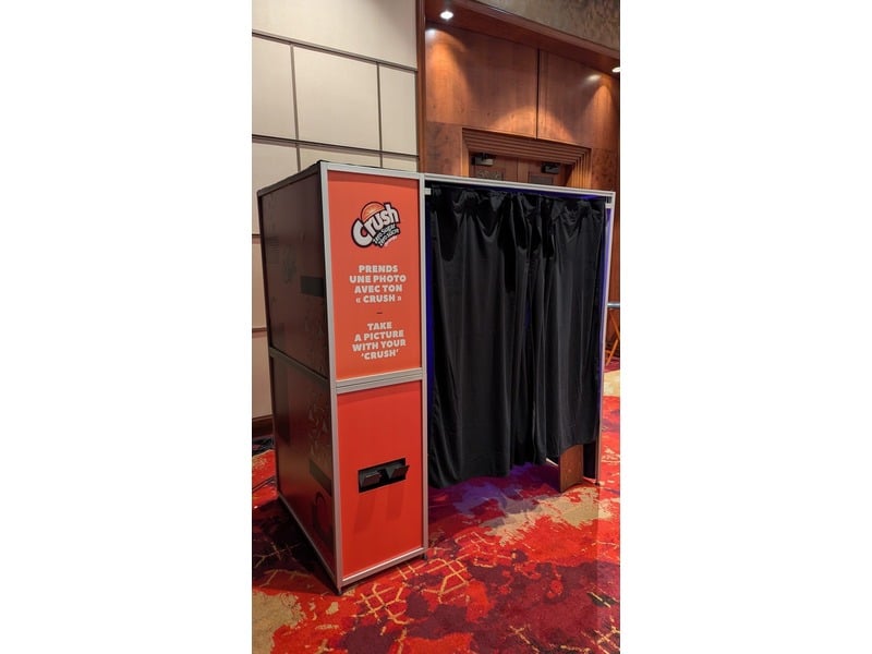 Enclosed Photo Booth photo 4