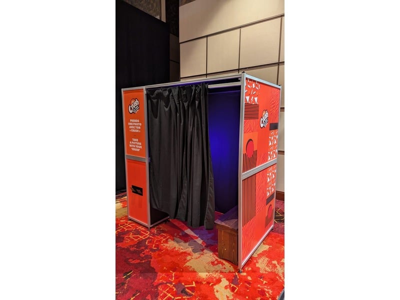 Enclosed Photo Booth photo 5