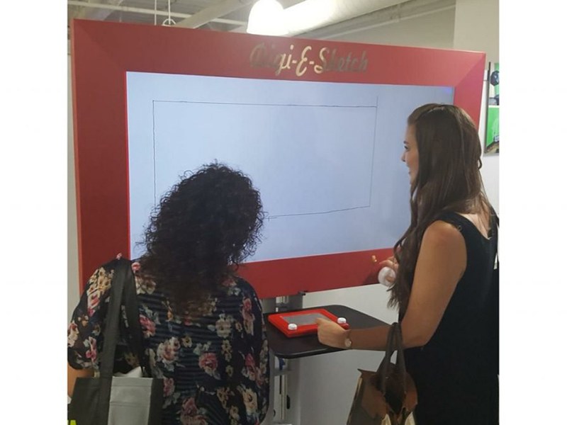 Giant Etch A Sketch photo 3