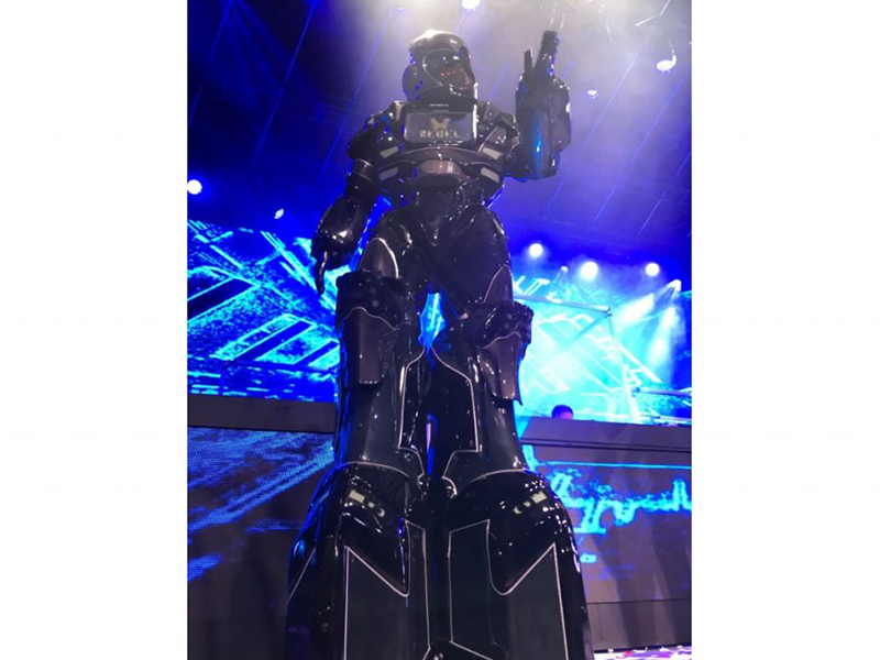 Giant LED Robot Performer photo 6