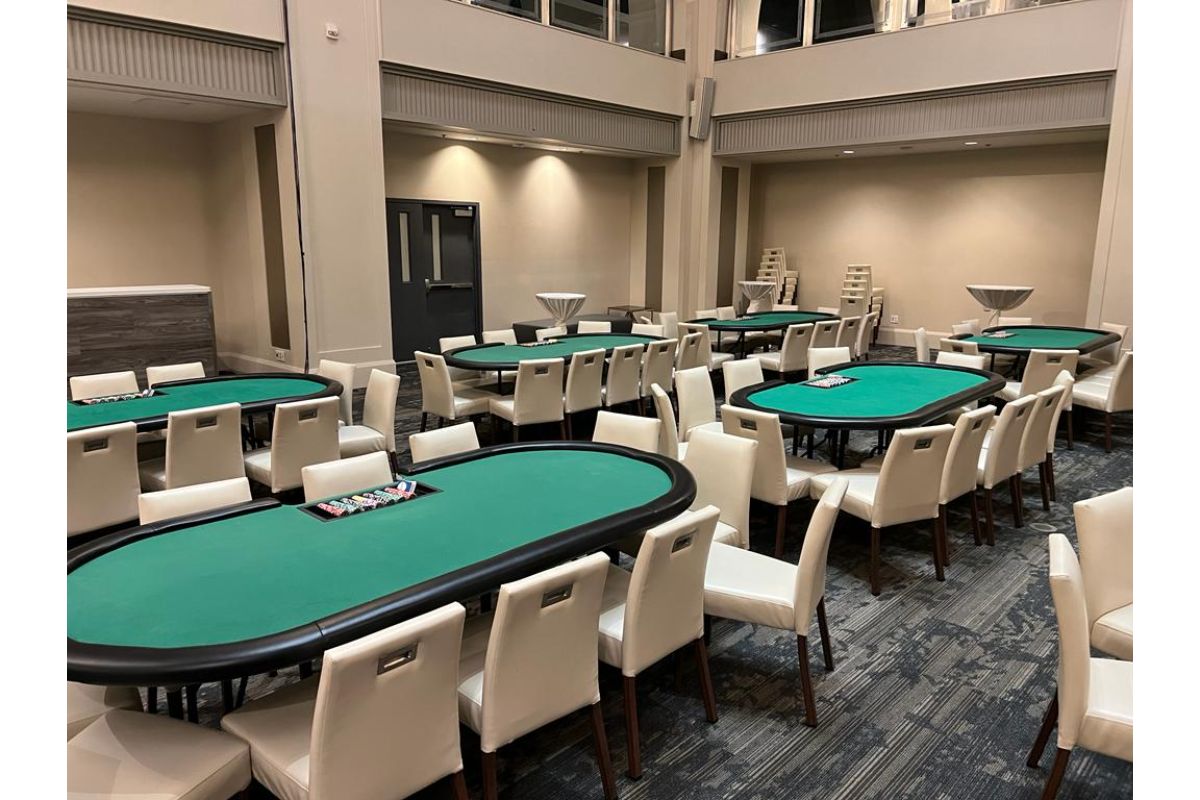 Poker Table photo 6