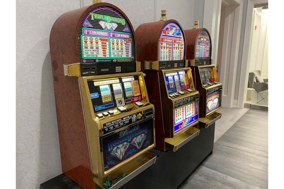 Authentic Slot Machine photo 4