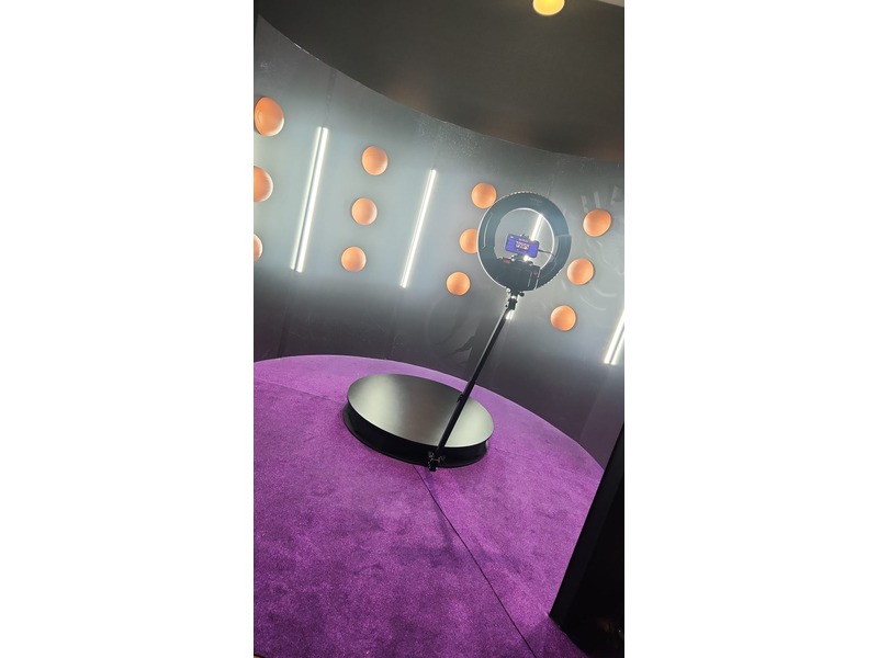 360 Spin Photo Booth photo 4