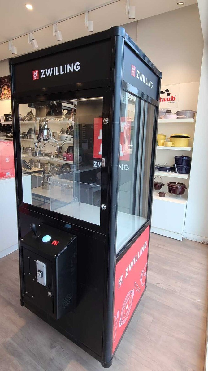 Claw machine branded for Zwilling