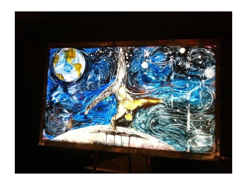 Live Painting on an Illuminated Canvas